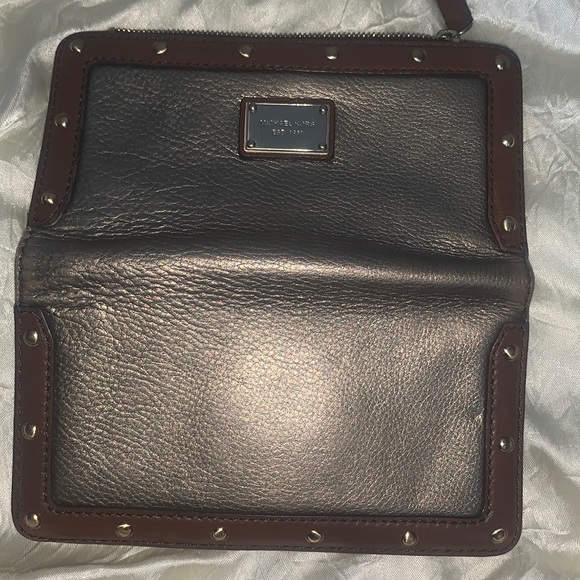 EUC Michael Kors stud flap wallet - Picture 4 of 8